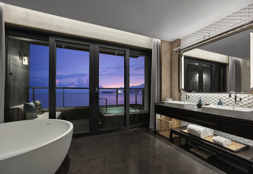 海景汤泉套房-大床