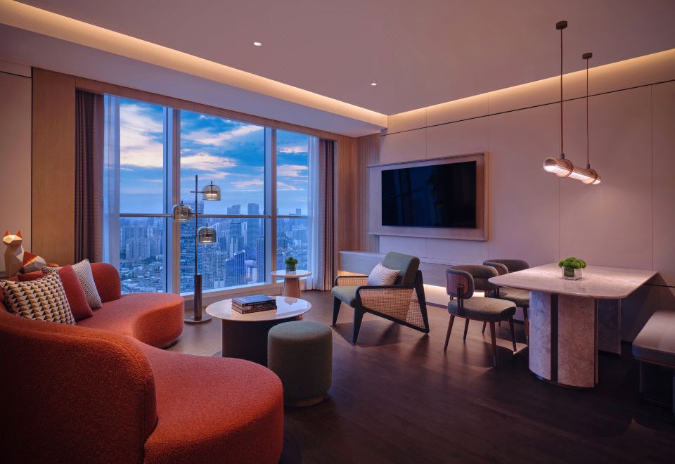 Deluxe Suite King