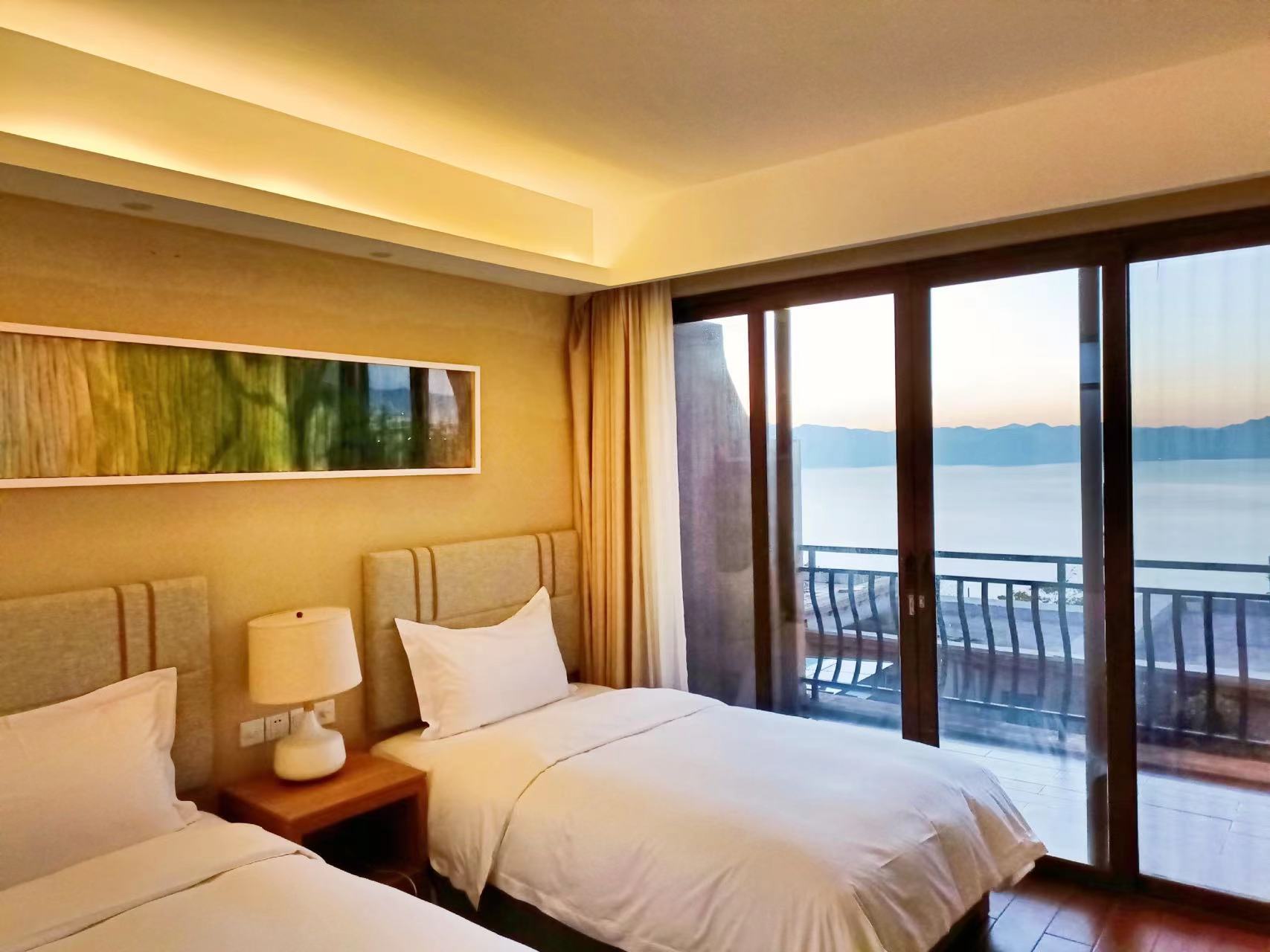 豪华湖景叠院二室二衞标间套房