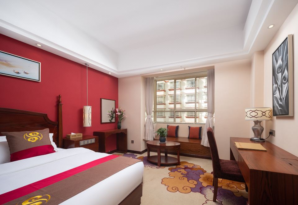 Elegant Double Bed Room (Comfort Tub, Mini Fridge, Scenic Garden)