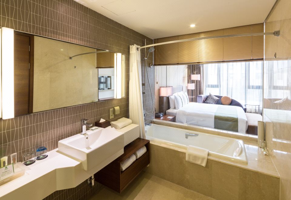 Holiday Inn Shanghai HongqiaoHoliday Inn Executive Room