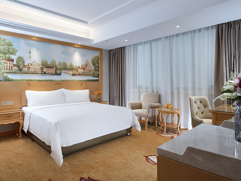 高级大床房（办公区+舒适温馨）