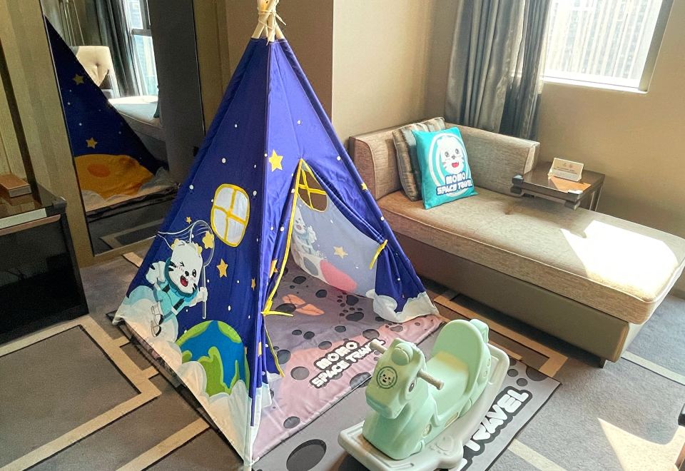 亲子大床房【帐篷顶+摇摇马+小童洗护用品】