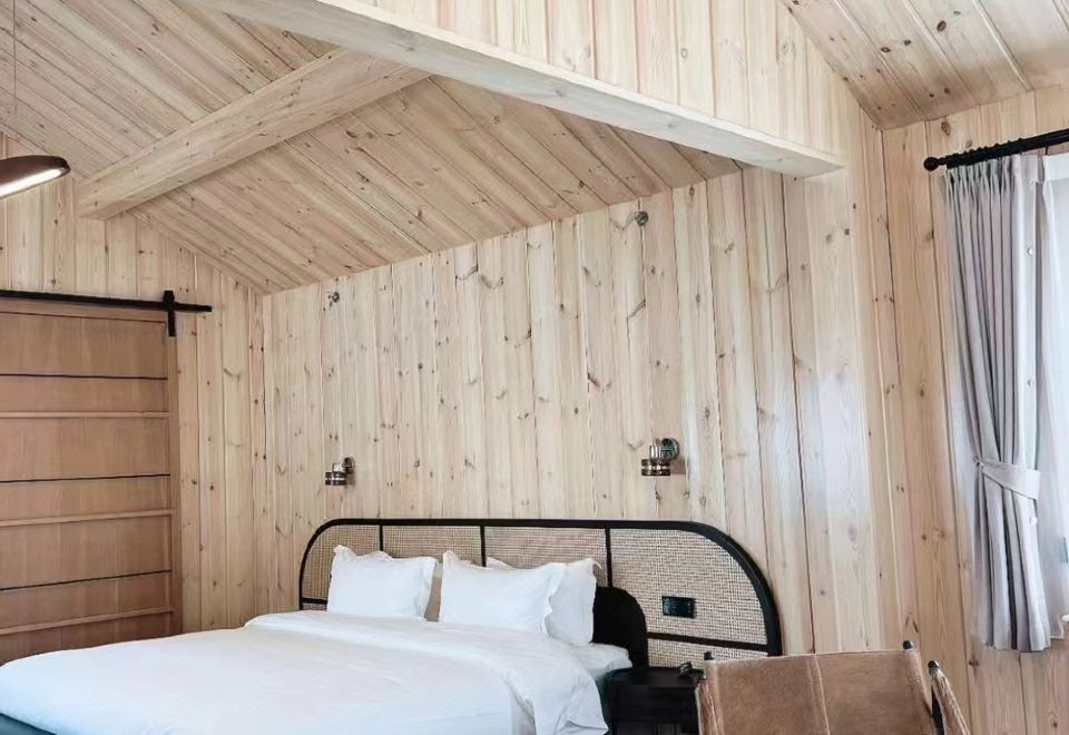 Beijing Placid Lake Resort HotelOne Bedroom Wooden House Around The Lake