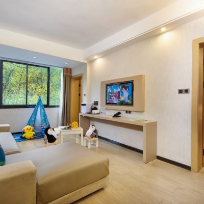 春華秋實-家庭套房（兩室一廳動靜分離+夢百合床品+智能馬桶） 象山璞雲飯店（桂林兩江四湖東西巷店）優惠