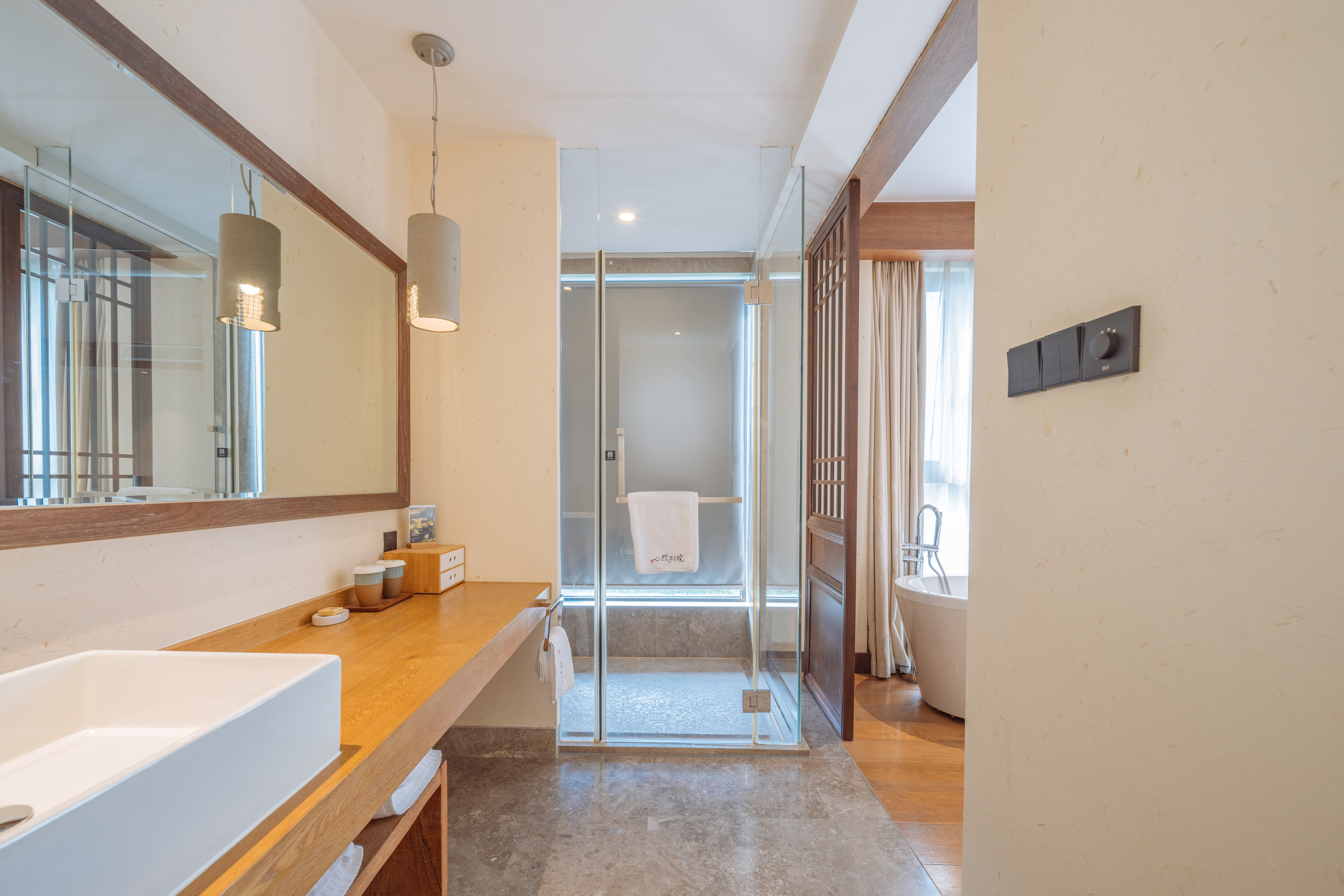 心然别院远眺·豪华大床房