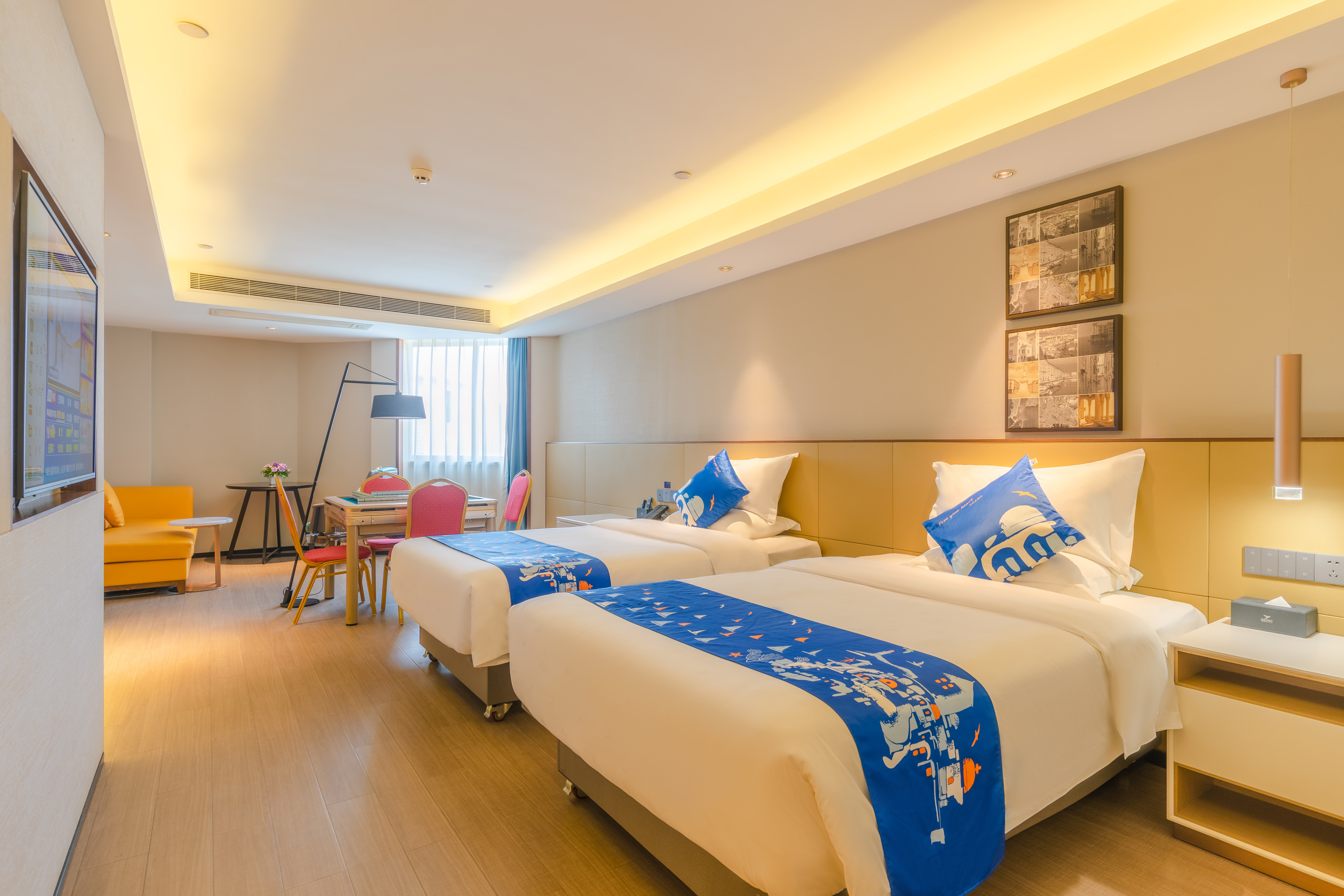 棋牌房（电视投屏+办公桌椅+乾衣设备）