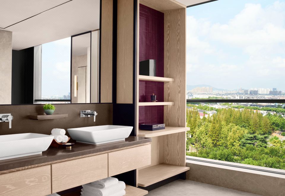 The Ritz-Carlton, SuzhouClub Panorama Studio Room, Gusu View, King Bed