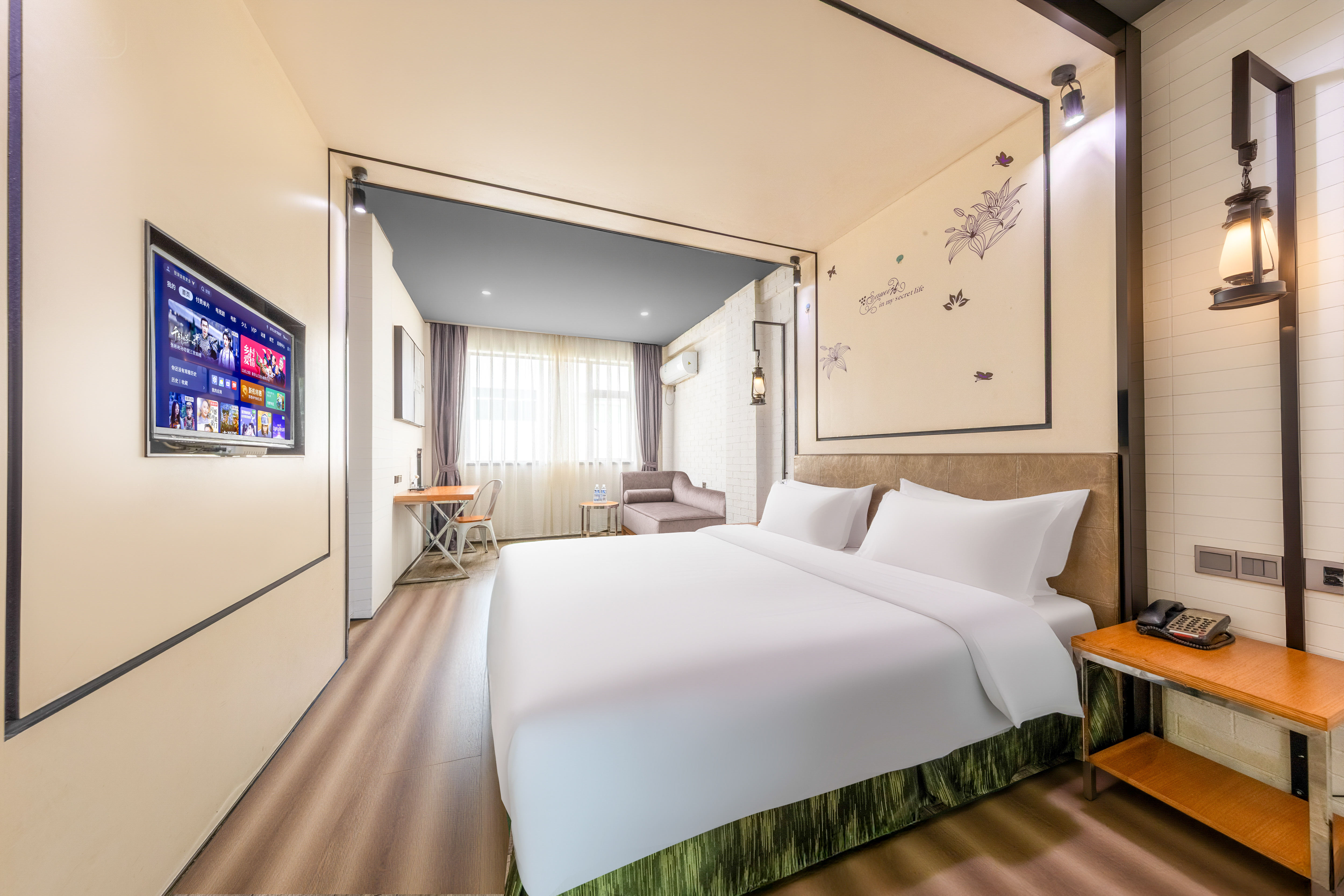 都市风情大床房【商务办公桌椅+休闲贵妃椅】