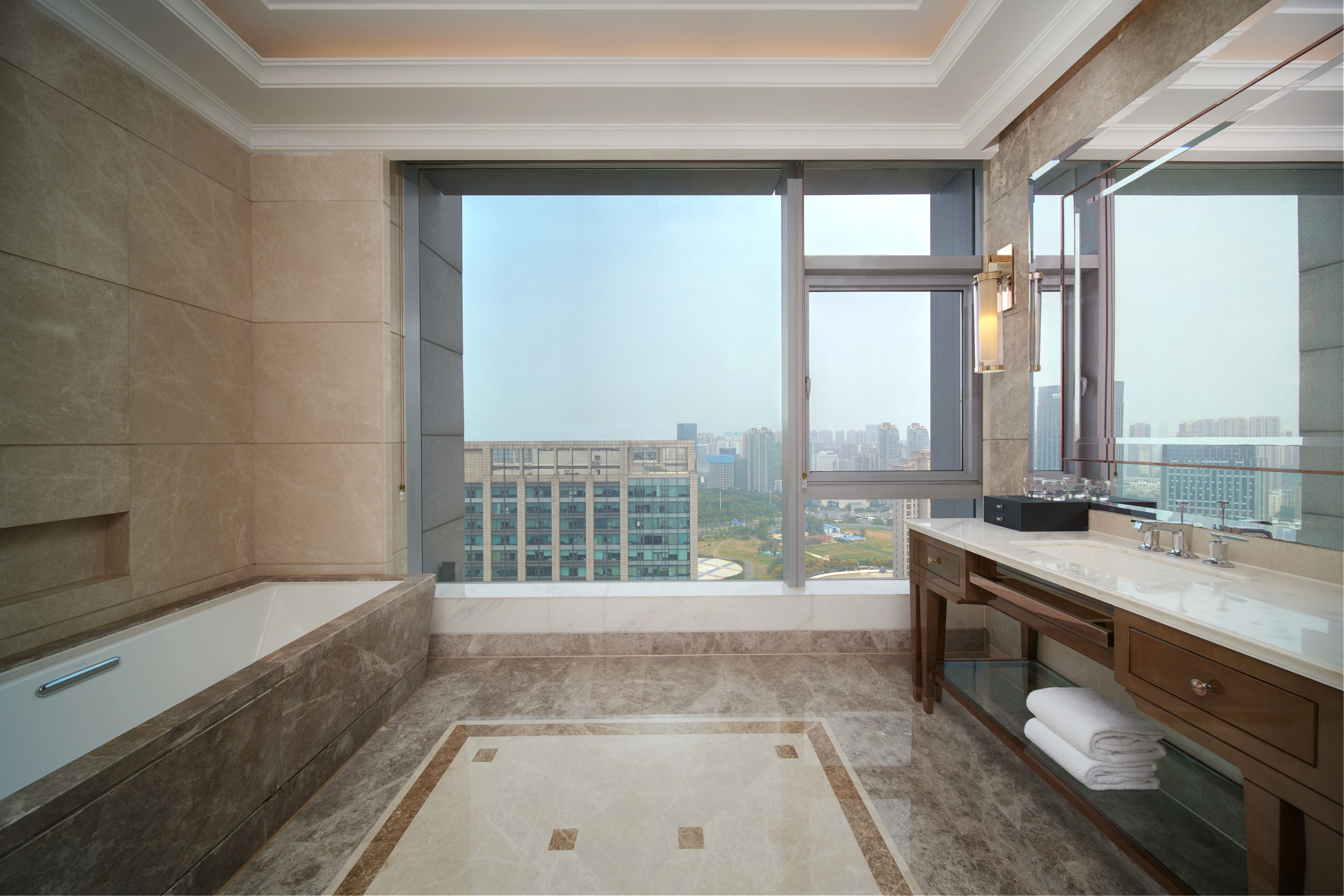 Sheraton Grand Wuhan Hankou HotelMcDonald's Themed Room