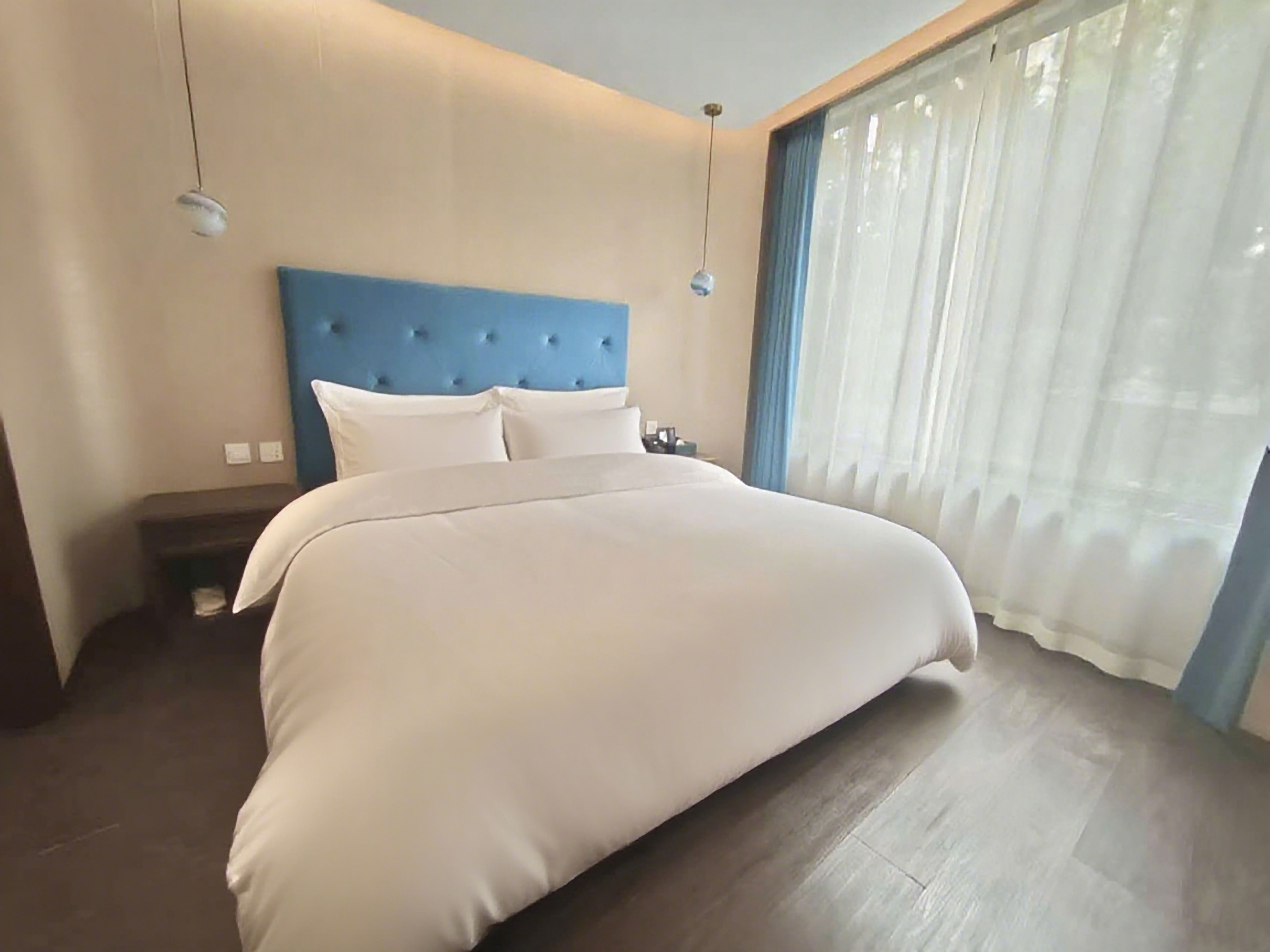 林间墅听海大床房（围炉夜话）