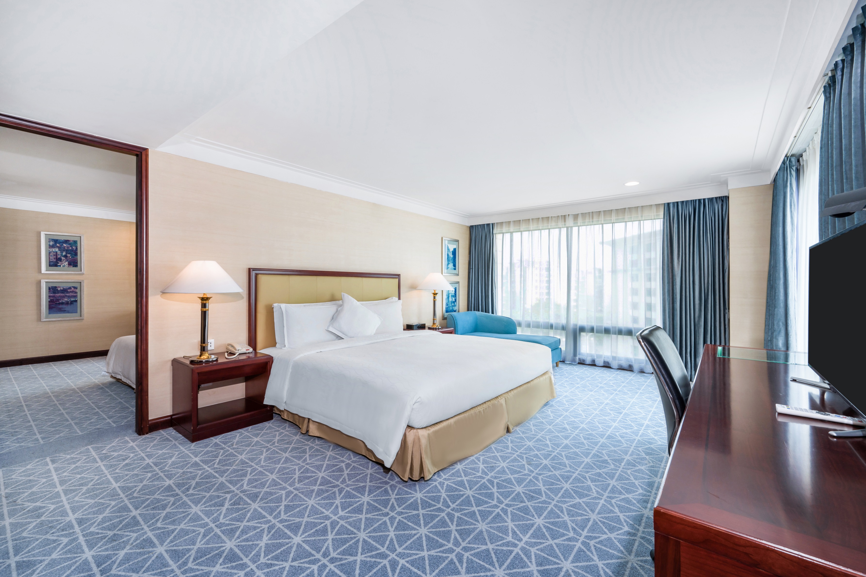 行政双卧三床套房