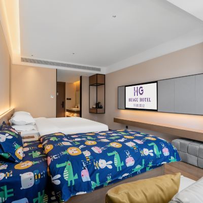 樂享親子大床房（智能小愛管家+深睡眠零壓特大床+迷你茶具） 昆明華顧飯店（長水國際機場鉑港現代廣場店）優惠