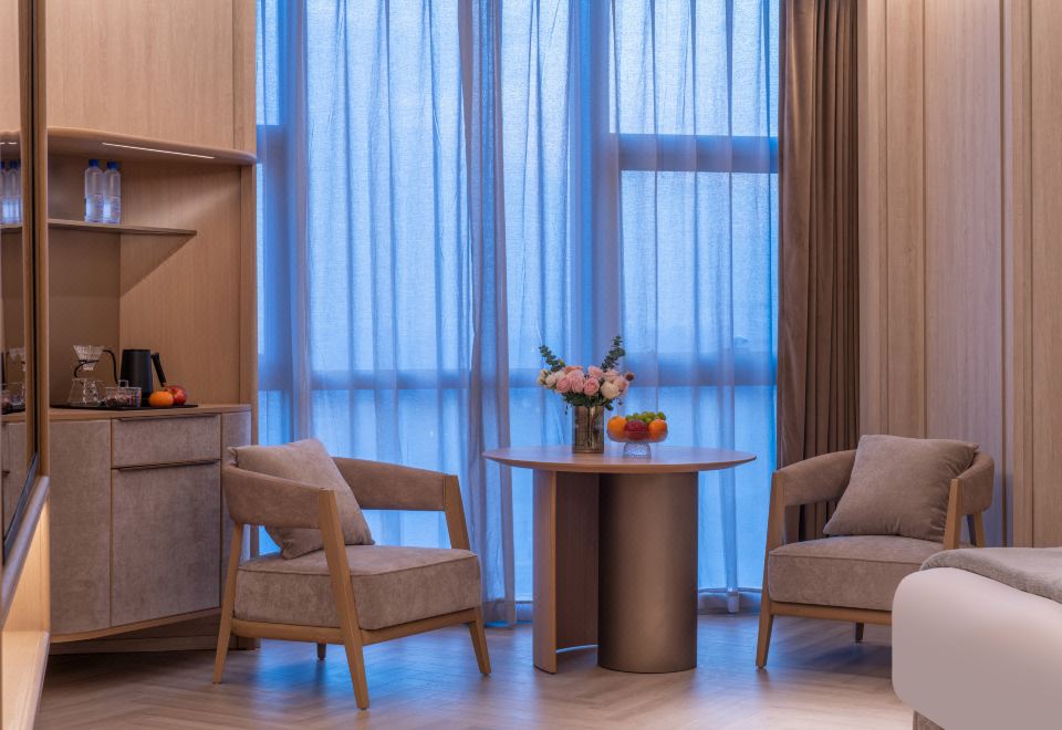 行政大床房（迷你冰箱+智能客控+無線投屏）