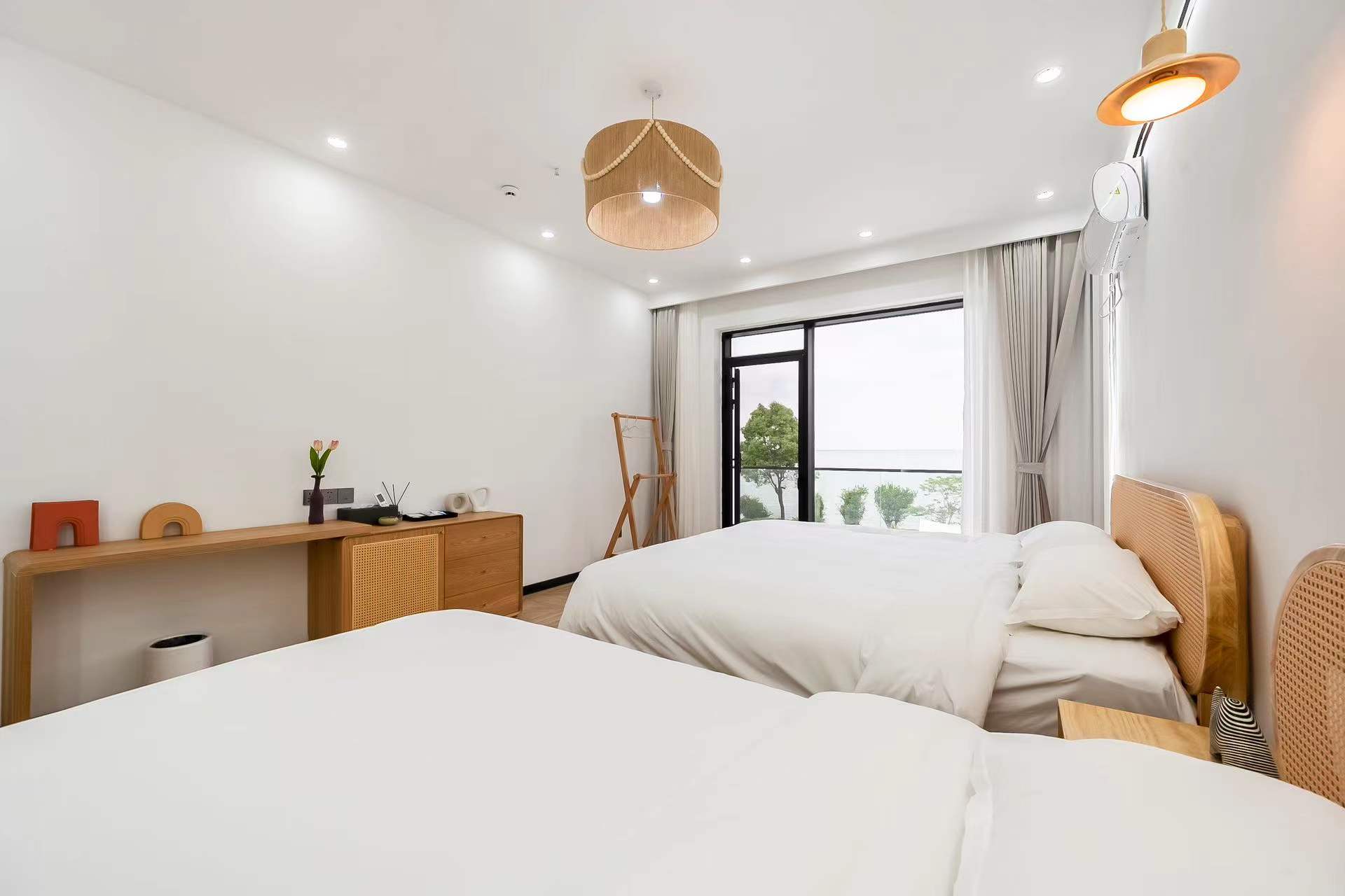 整栋10房湖景别墅