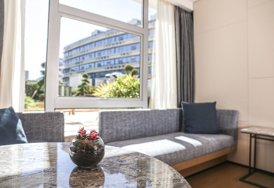 Courtyard by Marriott Shenzhen NorthwestGarden-View King Bed