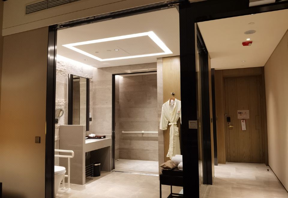 HUALUXE Xiamen HaicangElegant 2-bed Room