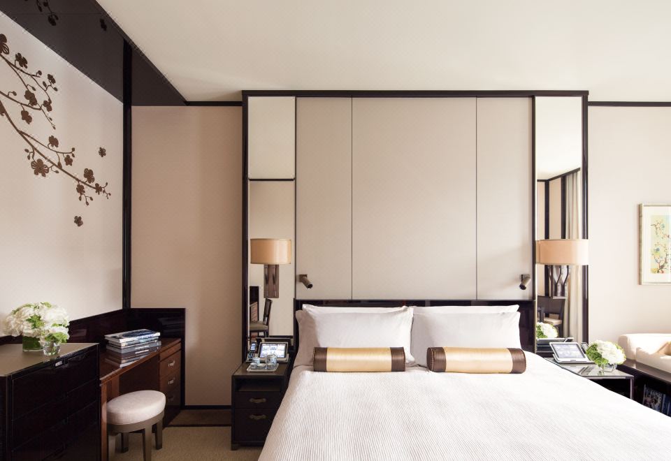 The Peninsula Hong KongDeluxe Courtyard Room Twin