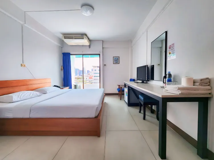 ห้องดีลักซ์ เตียงใหญ่ 1 เตียง