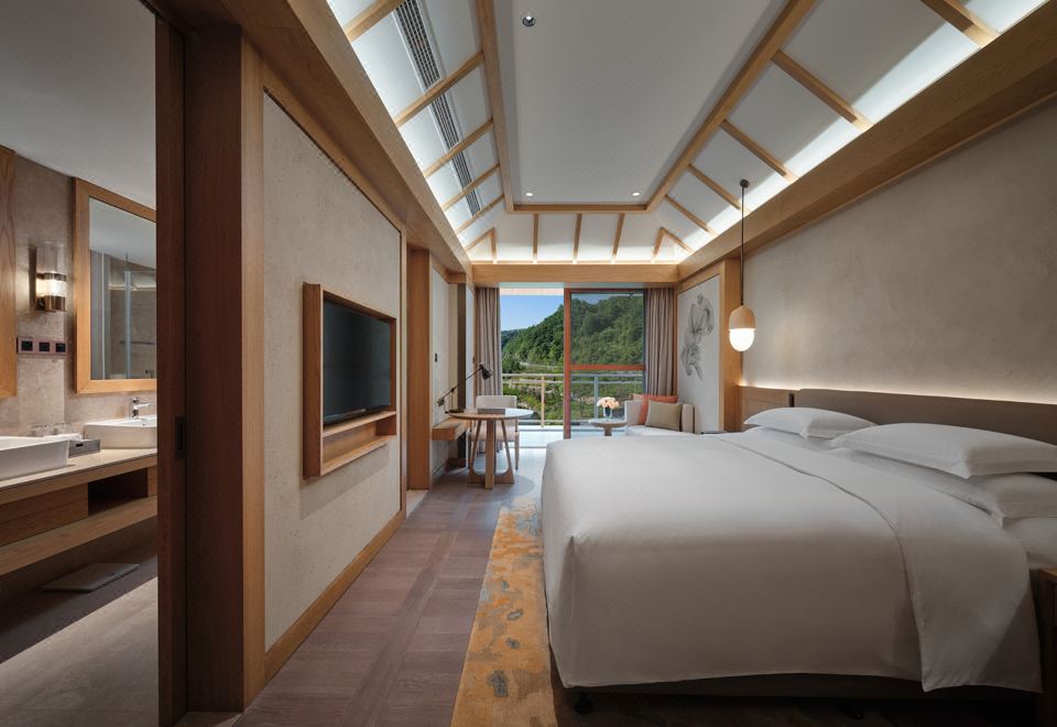 CROWNE PLAZA SHENNONGJIA1 King Bed Standard Garden View