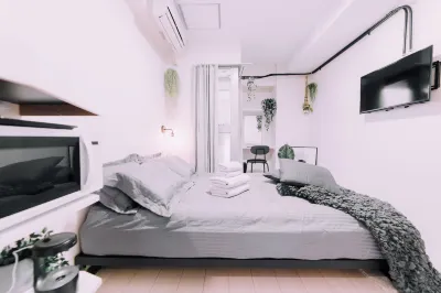 Minimalist Loft 4: Namba Compact Studio & 24/7 Gym Hotels in 