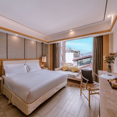 暖語·豪華城景大床房【輕膚浴袍+深睡床墊+MINI冰箱】 花築·麗江藏元雪山攬景飯店（古城大水車店）優惠