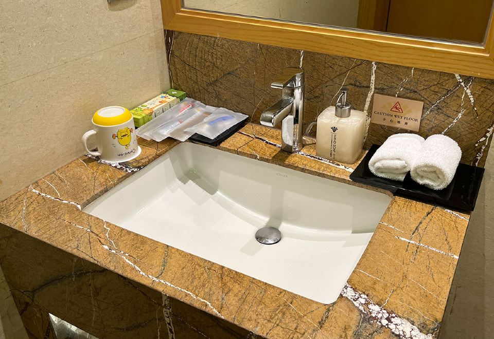 Kingworld Hotel Gui'anFamily Friendly Suite (Balcony, Soaking Tub)