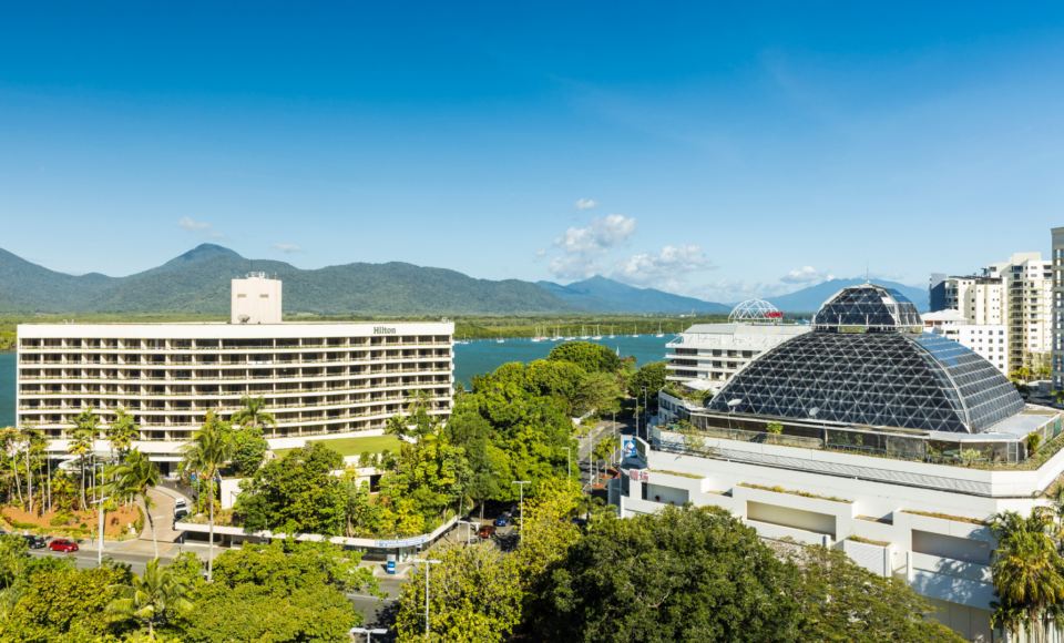 豪华特大床阳台房