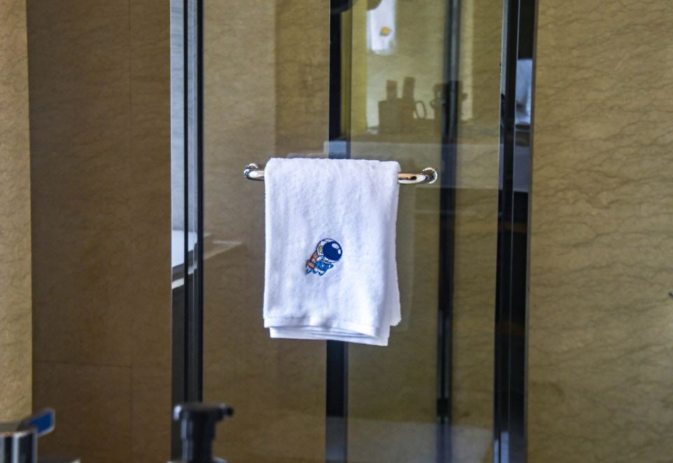 Swiss Grand NanchangSpacecraft Family Suite