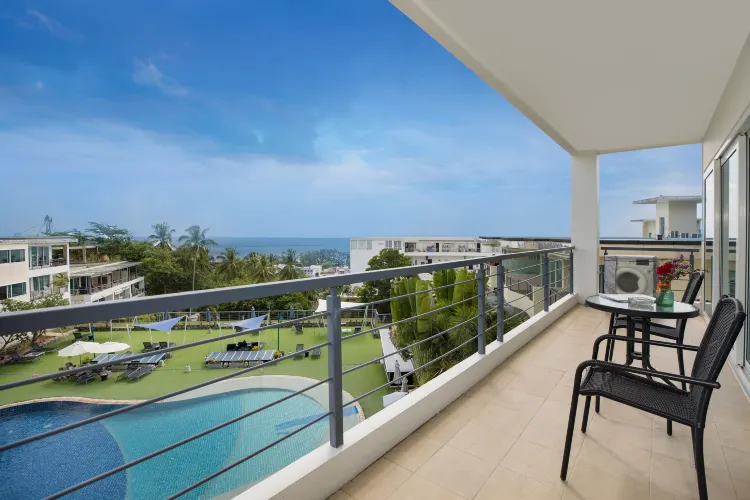 Premium 2 Bed Apartment With Large Balcony Pool & Sea View