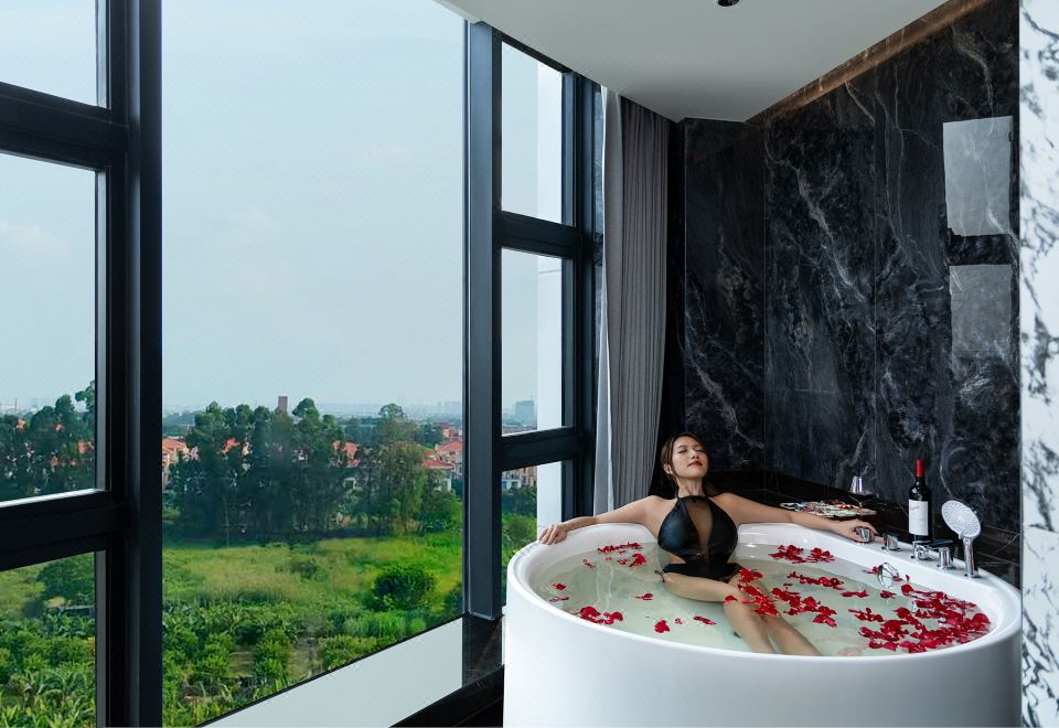 行政大床房（观景浴缸+轻奢设计+Mini Bar）