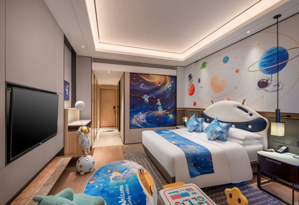 Sheraton Baohua HotelCandy STAR Galactic Theme Family Room (Space Capsule With Floor-to-Ceiling City View)
