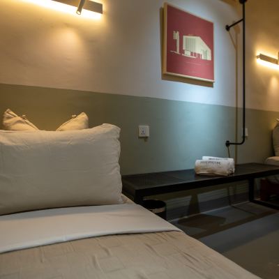 Triple Room With Shared Bathroom Kupon The Brownstone Hostel & Space