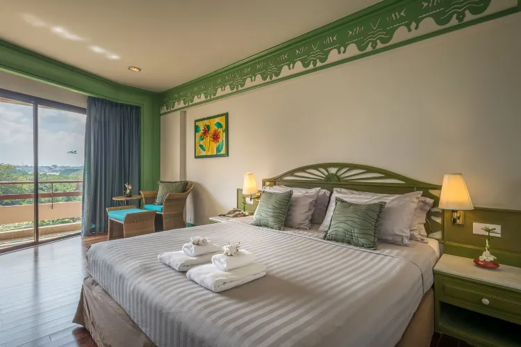 ห้องดีลักซ์ เตียงใหญ่ 1 เตียง