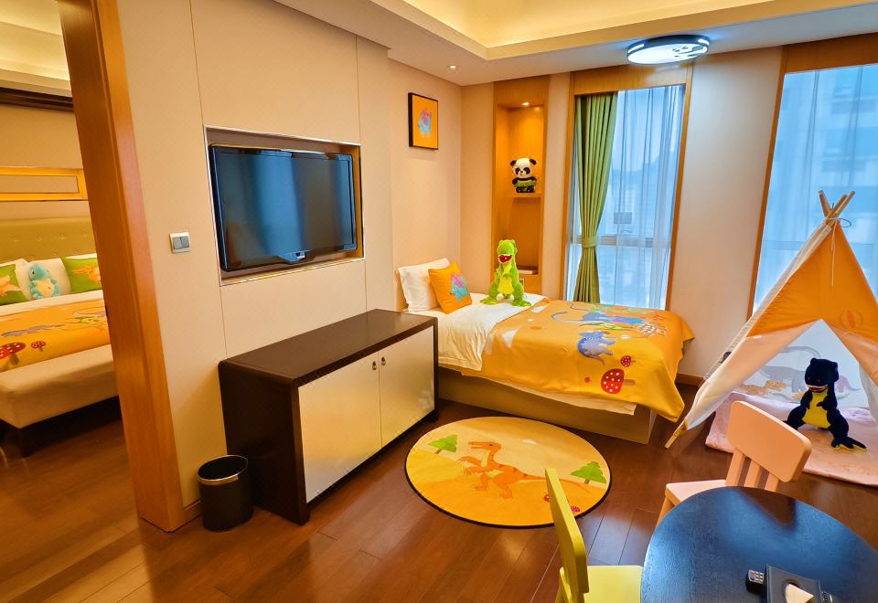 Lia! By Minyoun Chengdu Rezen Hotel (Chunxi Taikoo Li Store)Family-friendly Queen Room
