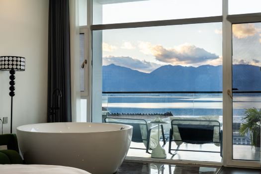 Dali Xunsu Half-Mountain sea View Homestay (Erhai Little Putuo Branch)