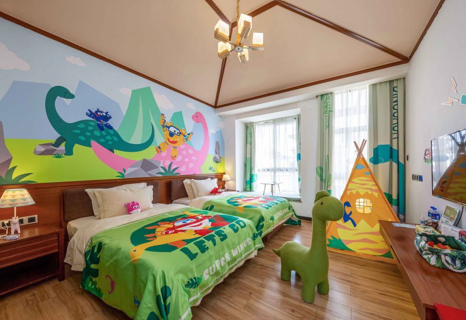 Baodun Lake Hushan Hot Spring ResortFamily Friendly Themed Villa - 3-Bedroom