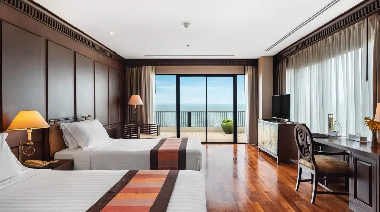 Garden Cliff Resort & Spa Pattaya room