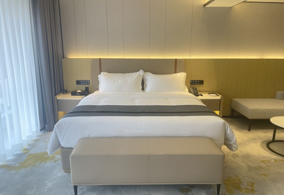 Dejin Garden Hotel (Shenzhen International Convention and Exhibition Center)Deluxe Queen Bed Room