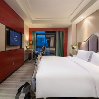 豪華城景套房（一房一廳+網紅浴缸+獨立棋牌室） 金慶盛金鑽飯店（萬象城南寧火車東站店）優惠