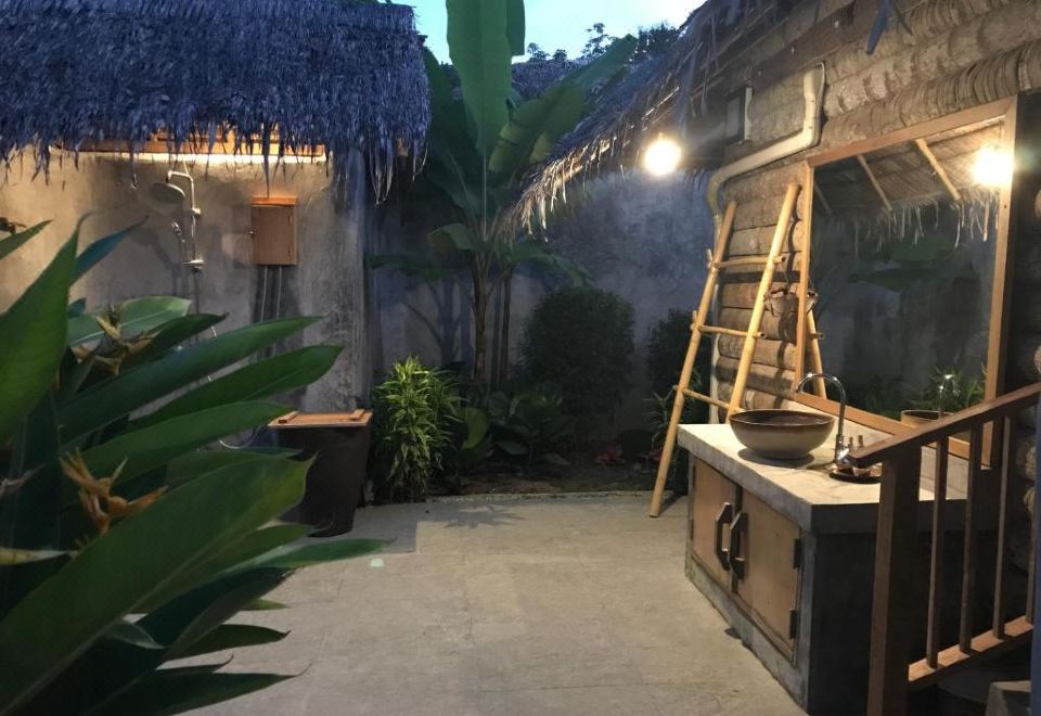 日落水畔森林别墅