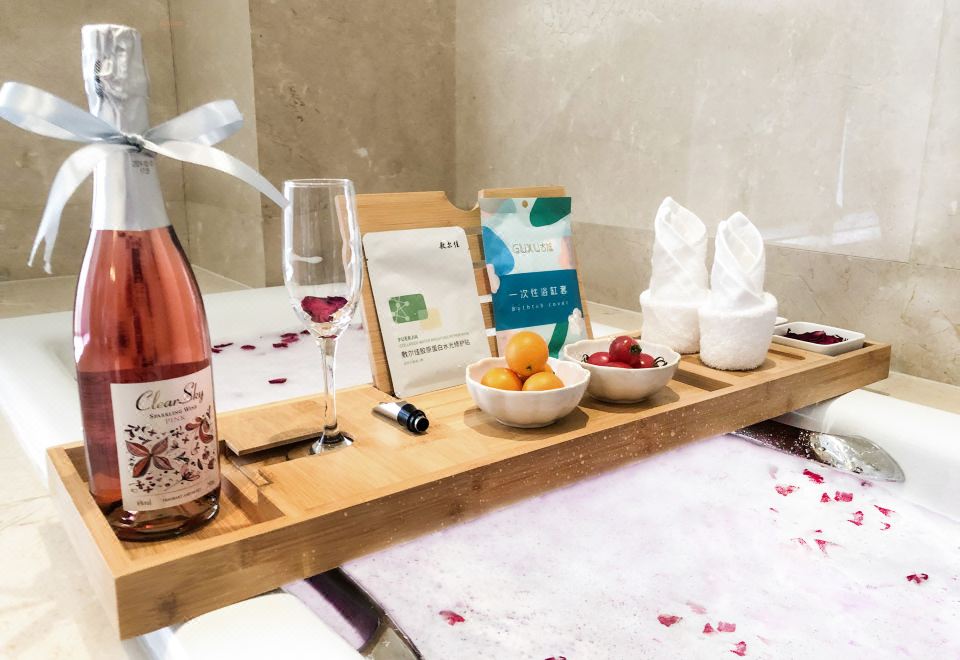 行政閨蜜江景大床房