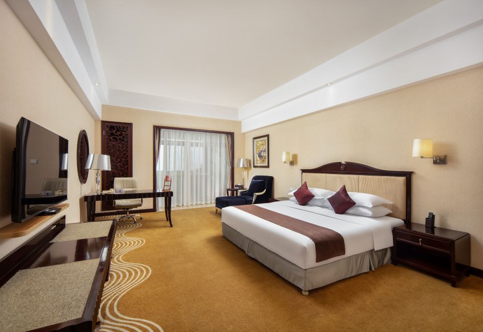 Deluxe Lake-view Queen Room