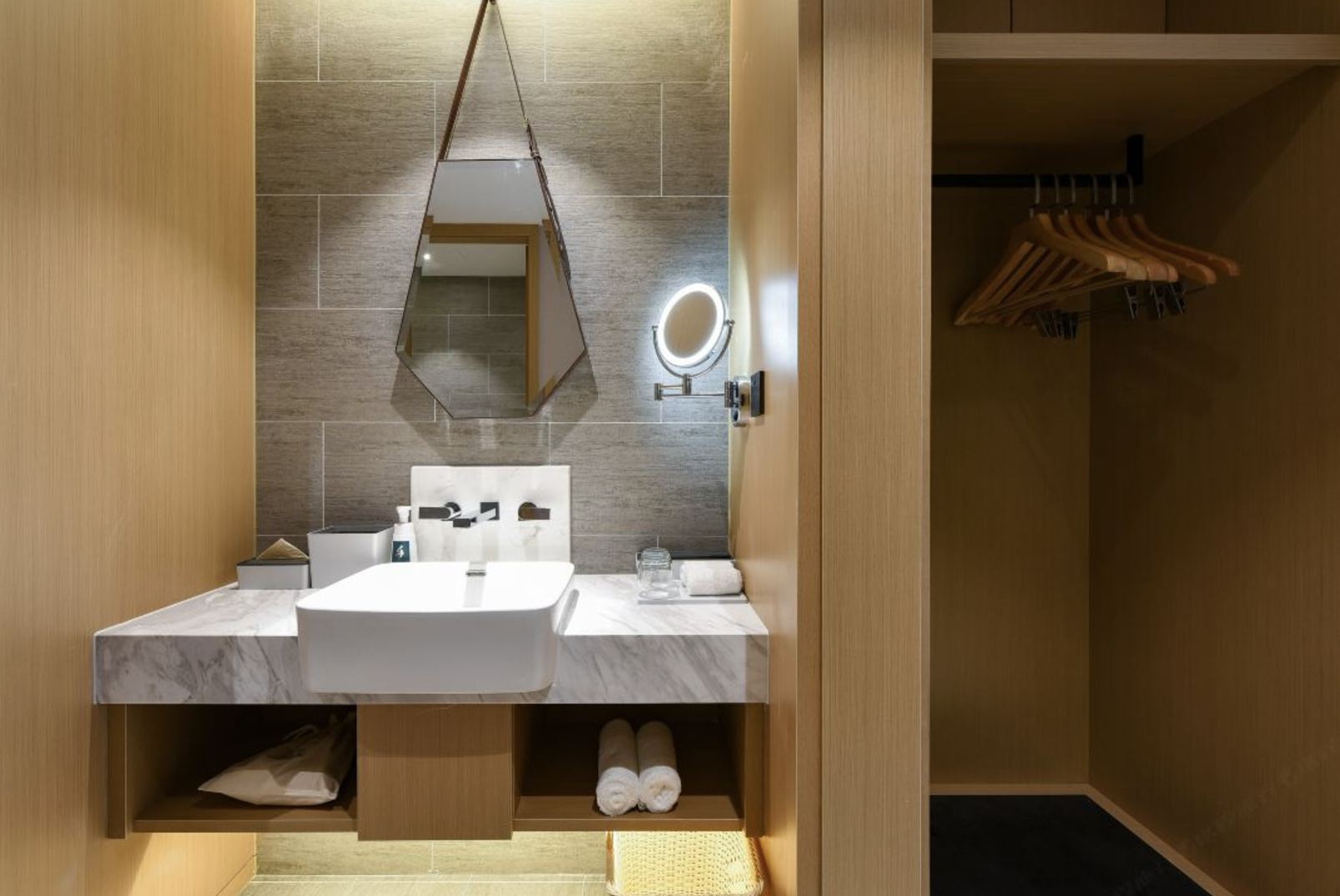 行政雙床房-浴袍+加濕器+手機投屏+高速吹風機+Minibar