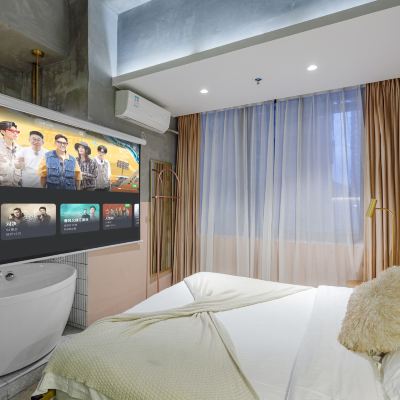 思戀輕工業浪漫情侶影咖浴缸房-巨幕投影 香蕉宿設計飯店（羅湖店）優惠