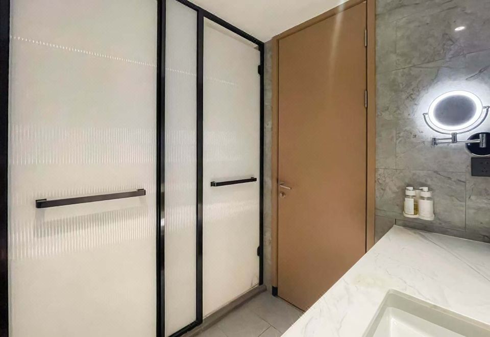 Holiday Inn Shanghai Nanjing Road1 King Bed Suite Kids Theme