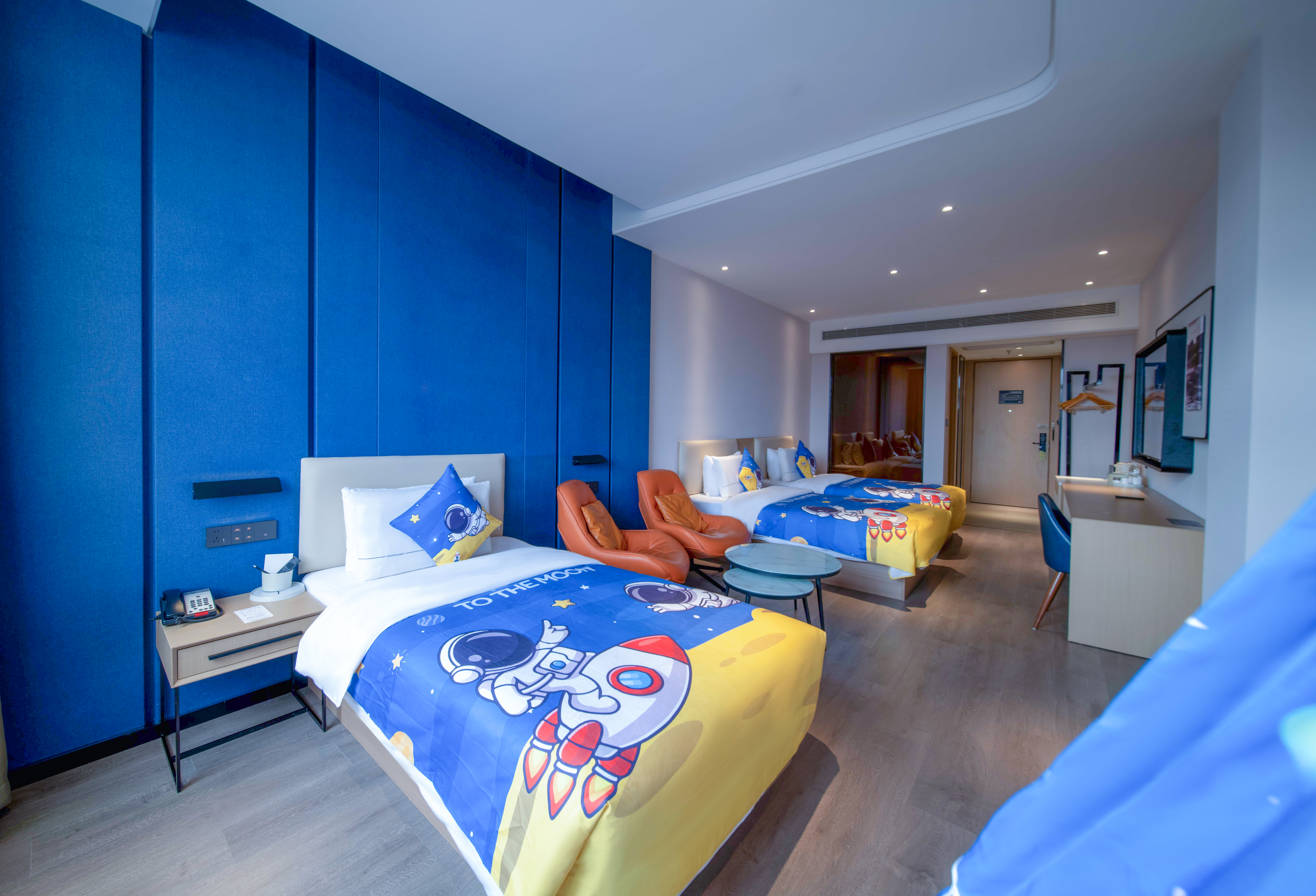 尊享亲子房（65寸4K投屏+裸棉床品+深睡枕Pro+小童帐篷）