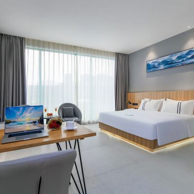 易趣浴缸大床房（全景落地玻璃+智能馬桶+泡泡浴） 易趣輕奢飯店（中山三鄉鎮店）優惠