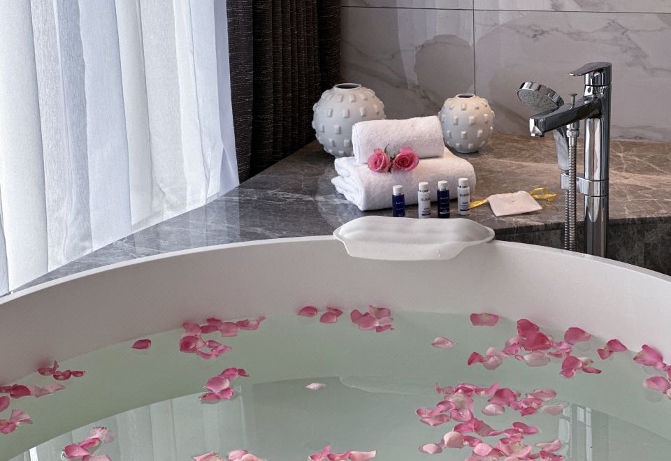 情侣开放式套房