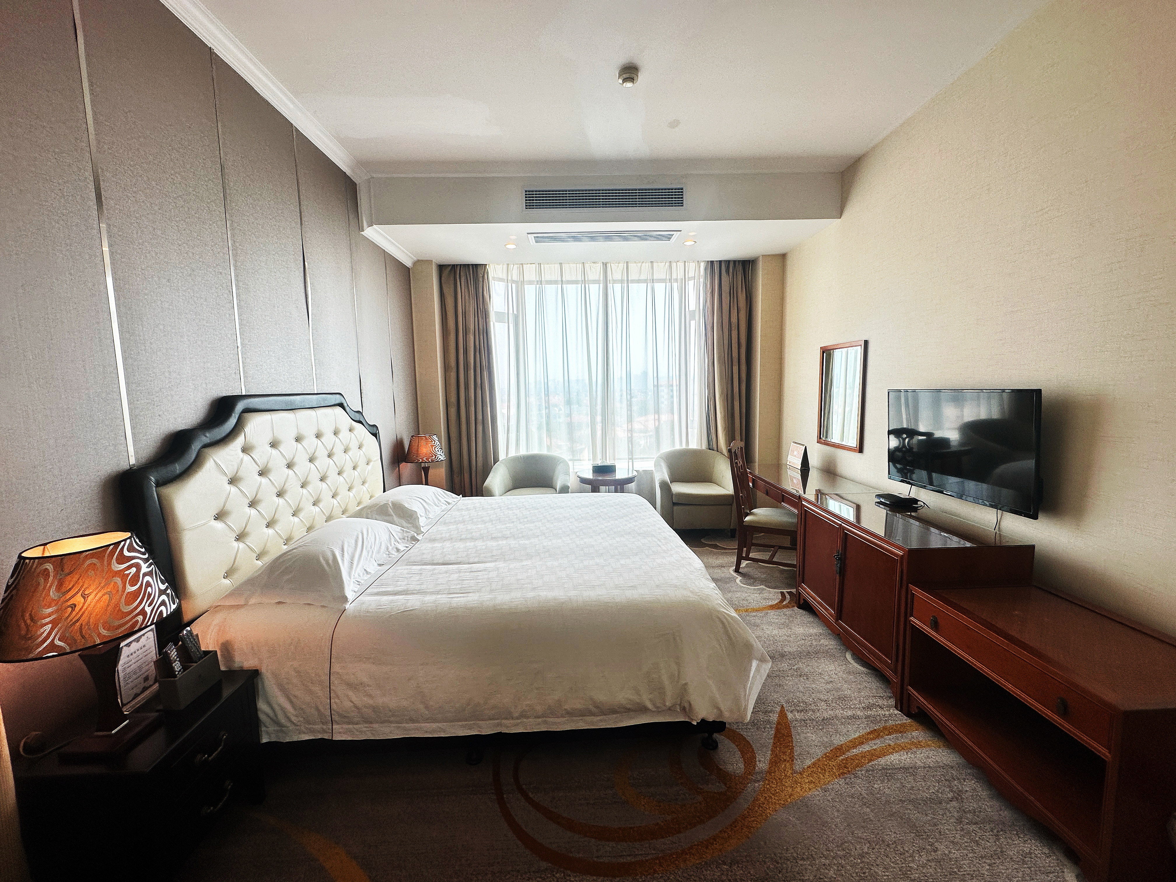 Venice Holiday Hotel园景套房